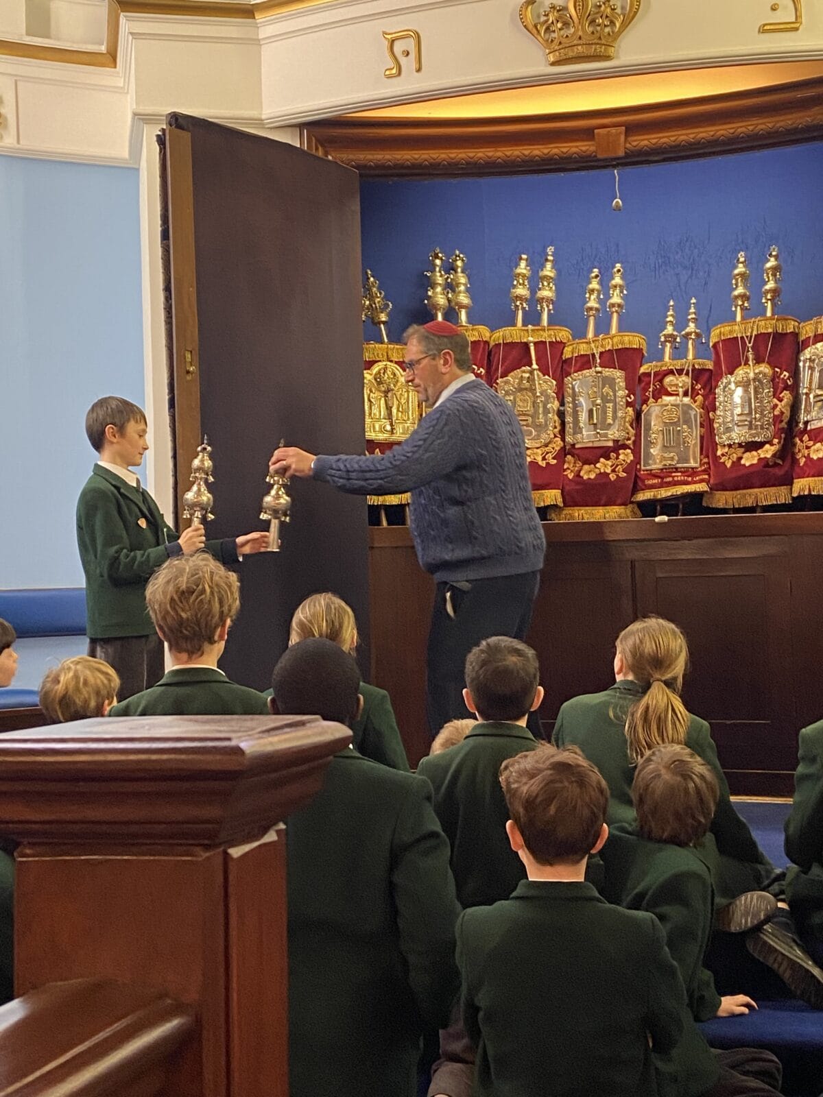 Pupils visiting a synagogue as part of their TPR learning